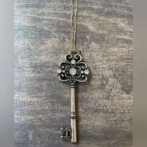 NWOT Key necklace!